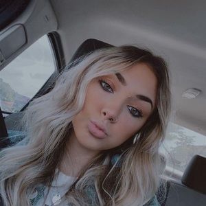 Meet your Posher, Raquel